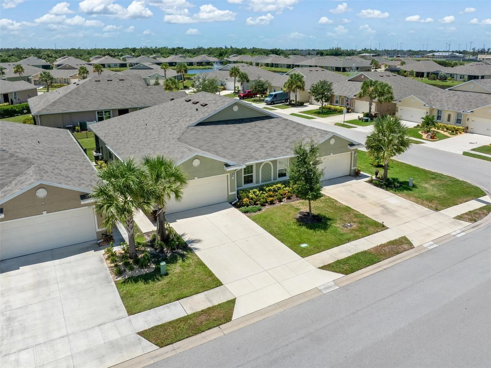 25089 E LENOX CIR