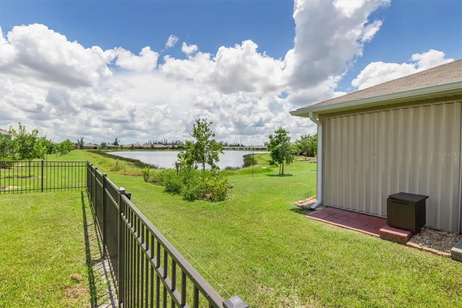 25089 E LENOX CIR