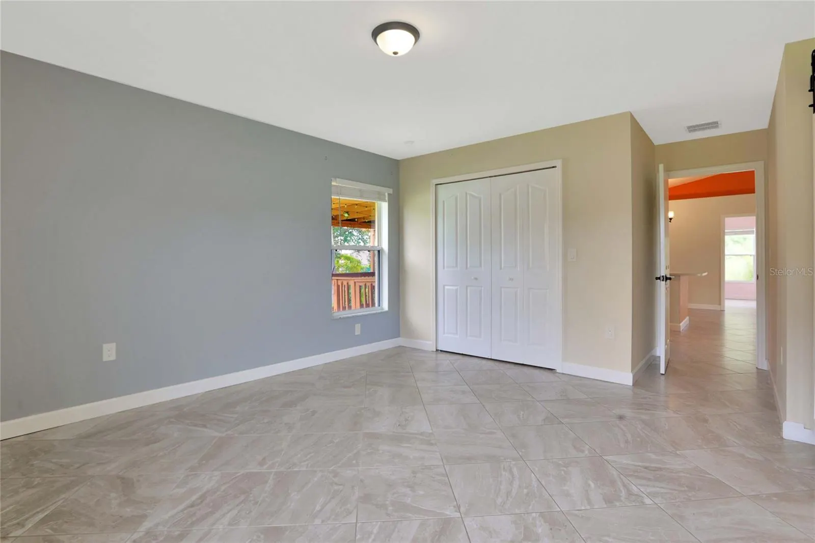 1404 CURTIS AVE S