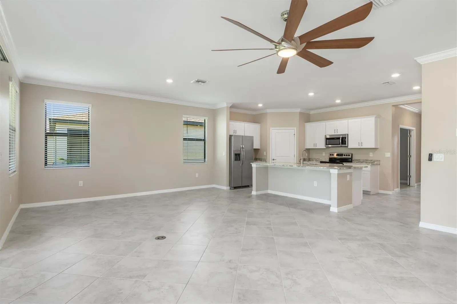 2105 GARDENIA AVE