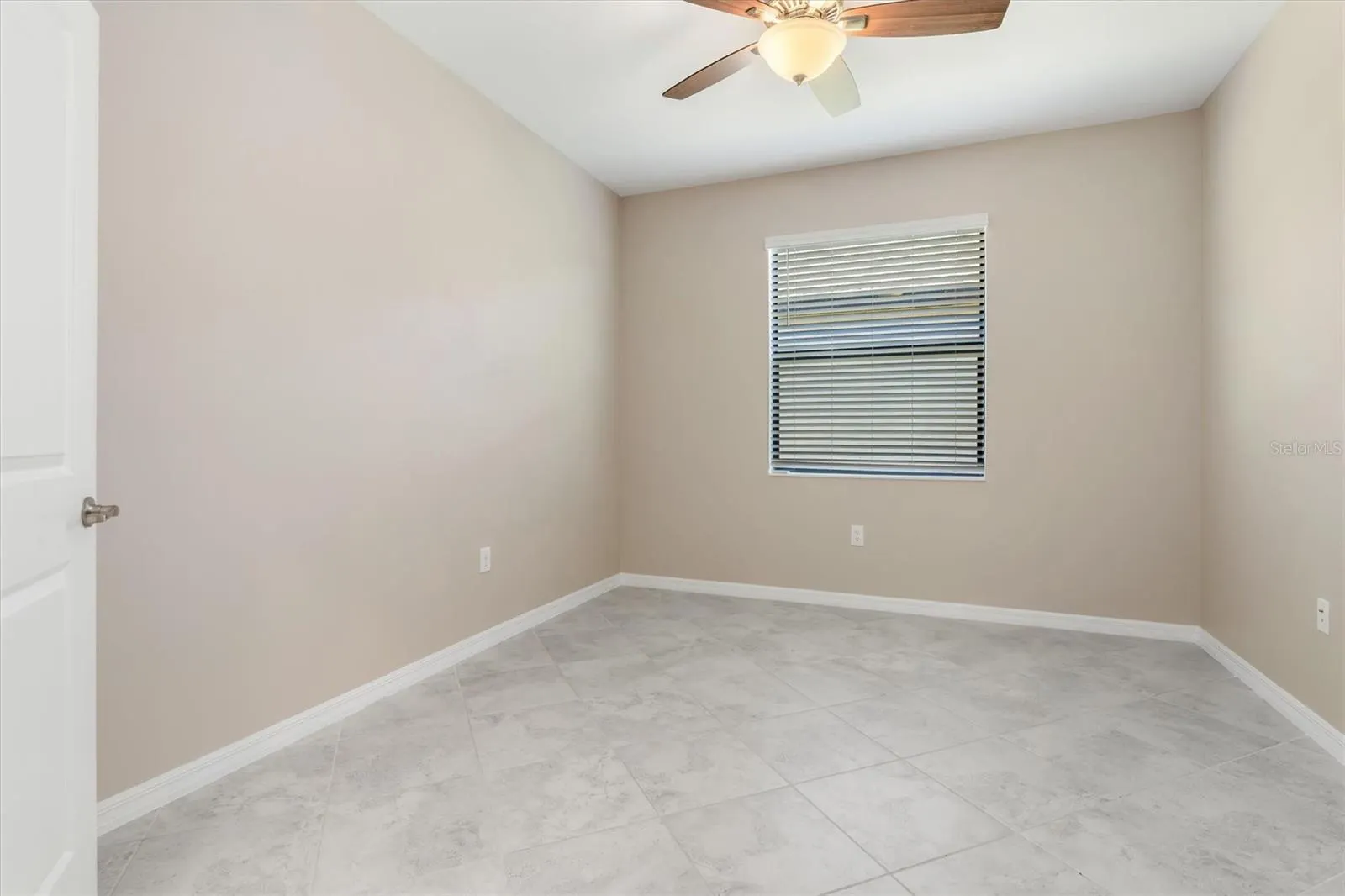 2105 GARDENIA AVE