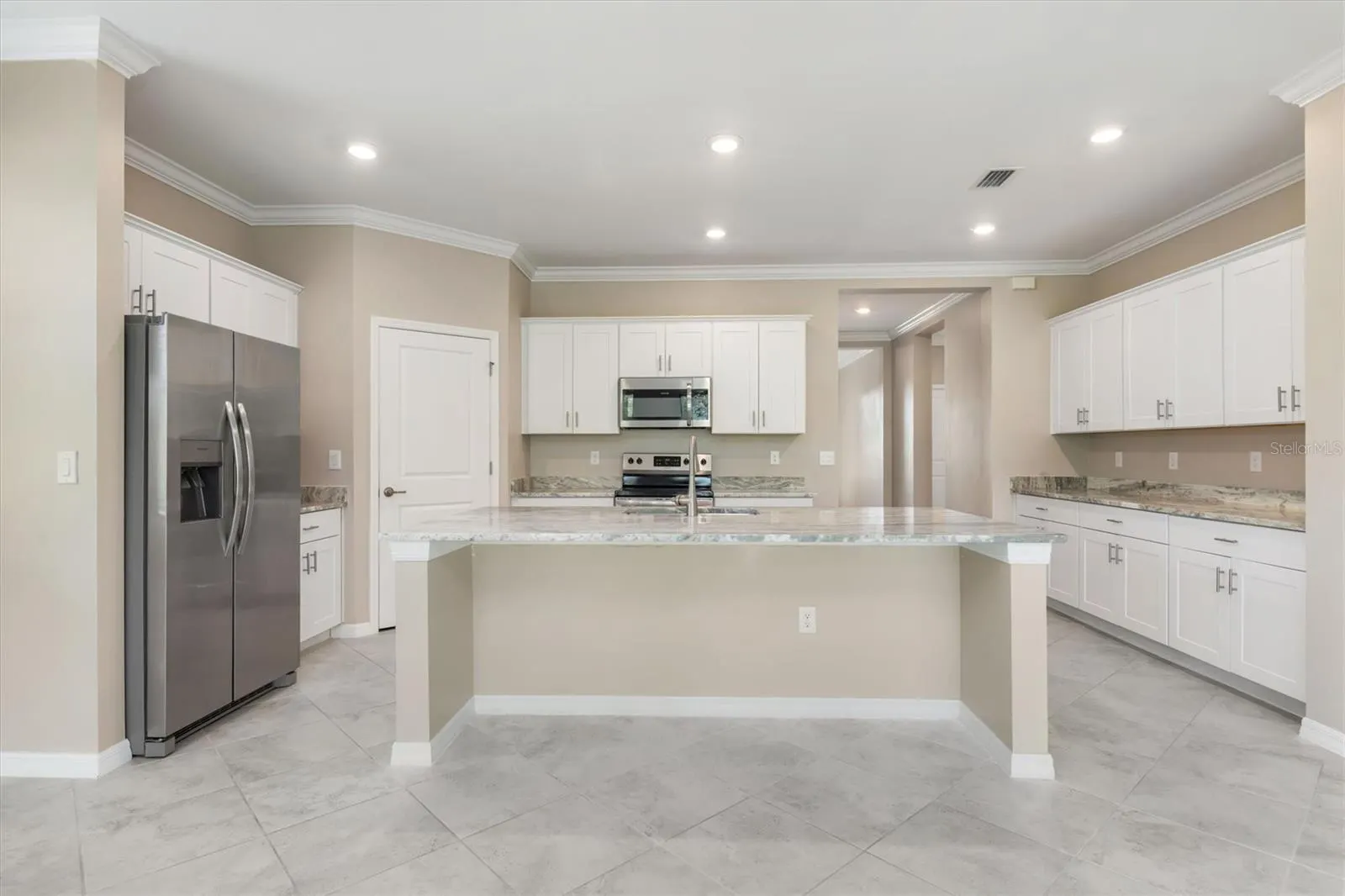 2105 GARDENIA AVE