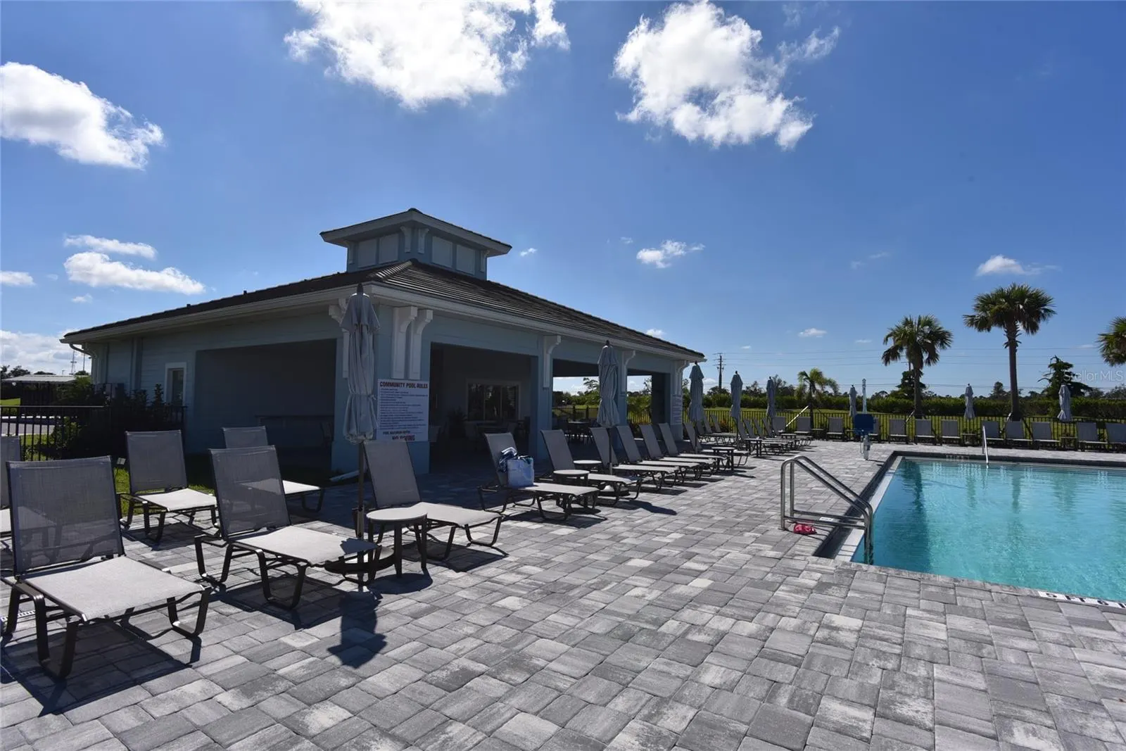 2105 GARDENIA AVE