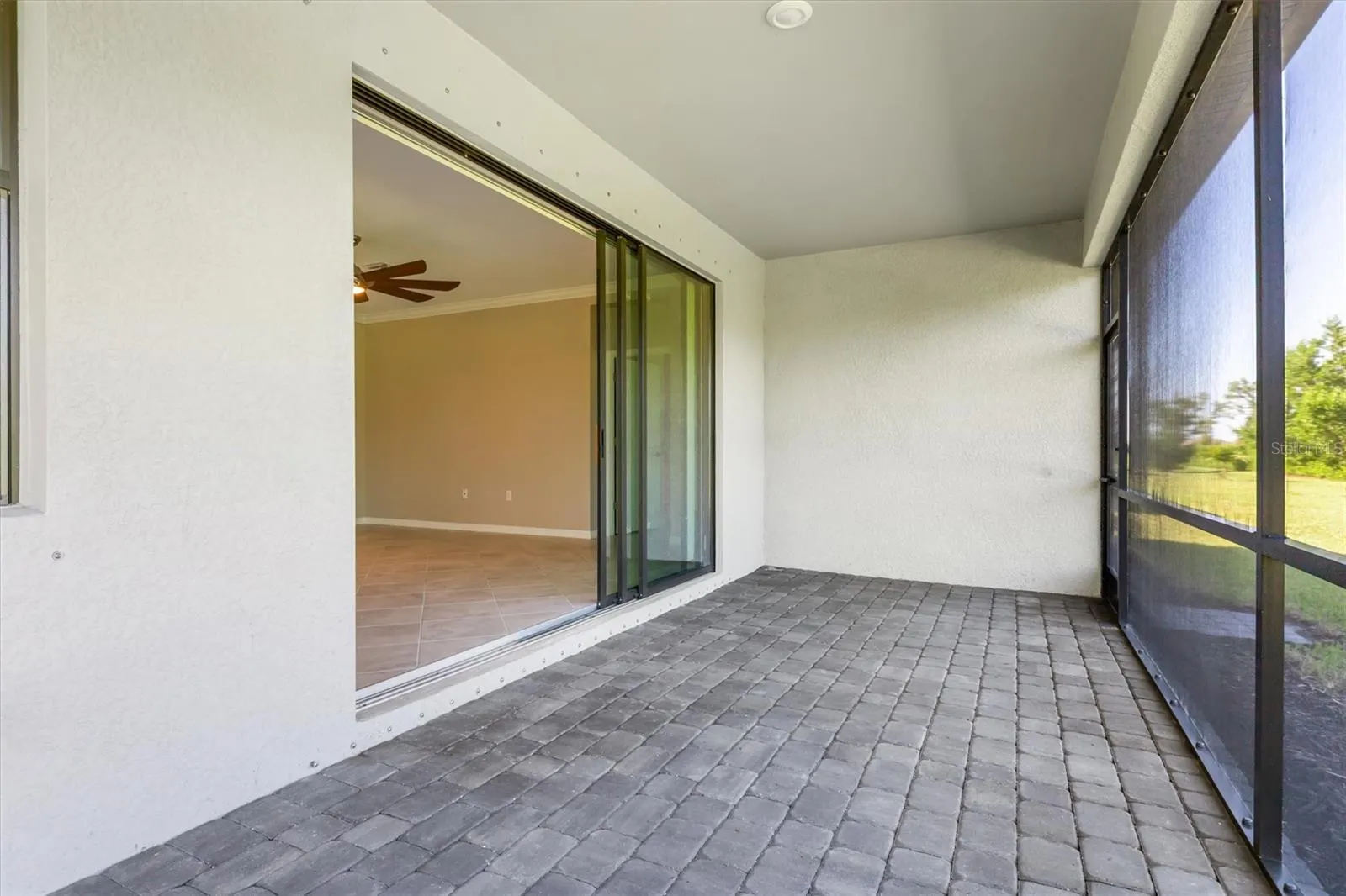 2105 GARDENIA AVE