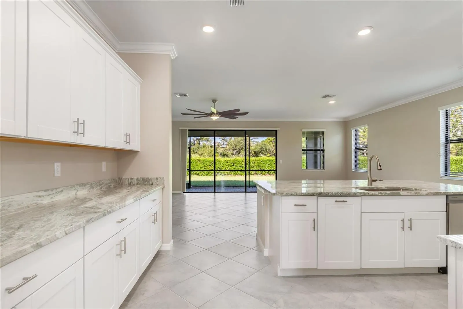 2105 GARDENIA AVE