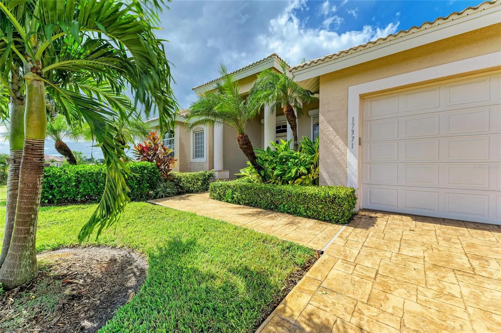 17371 ISAAC LN