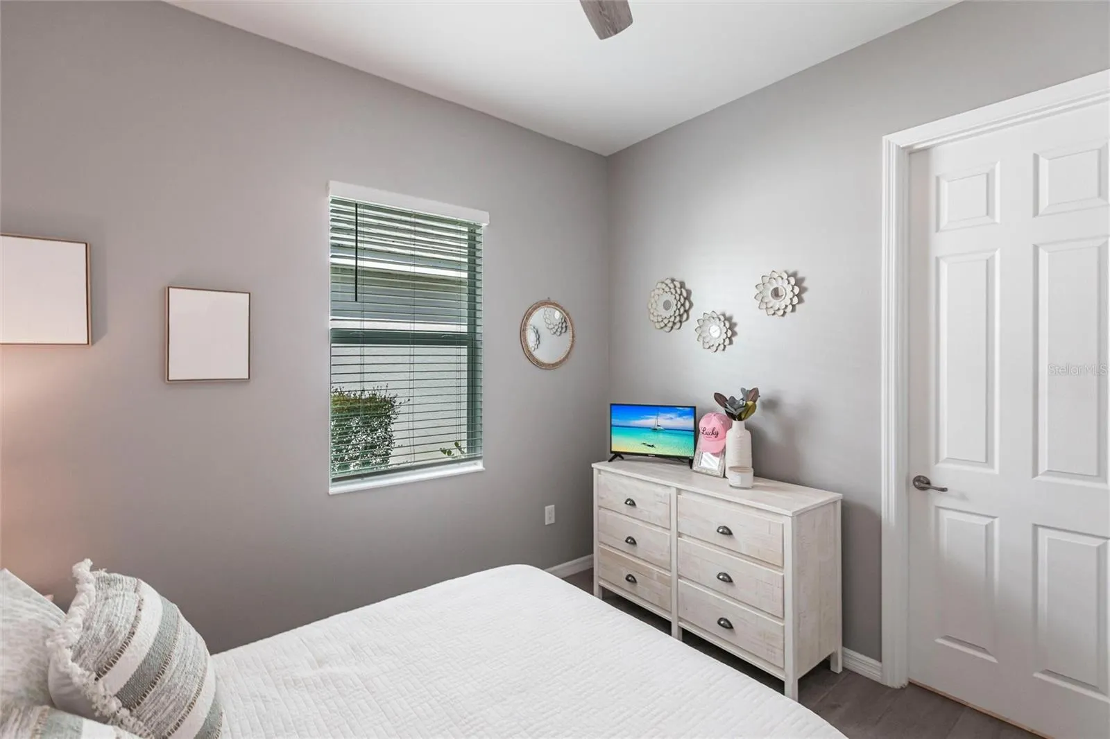 43241 BOARDWALK LOOP