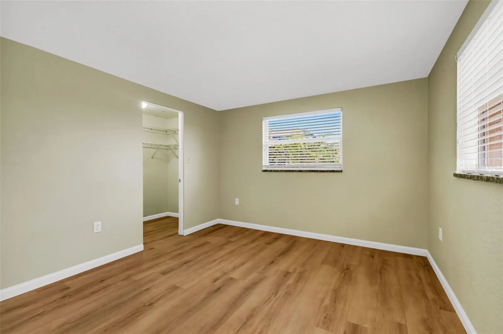 115 SINCLAIR SE