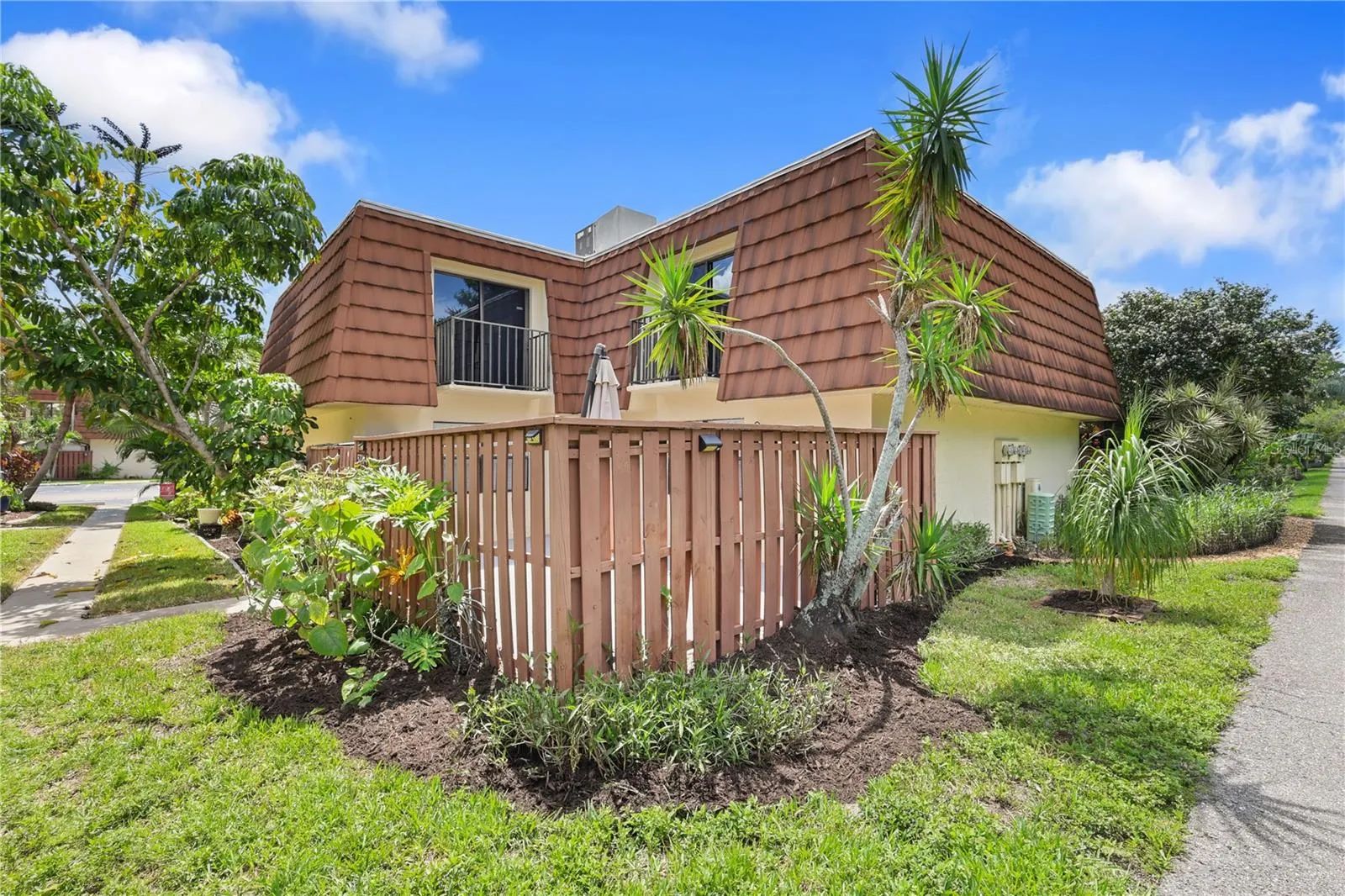 5224 CEDARBEND DR #4, #4