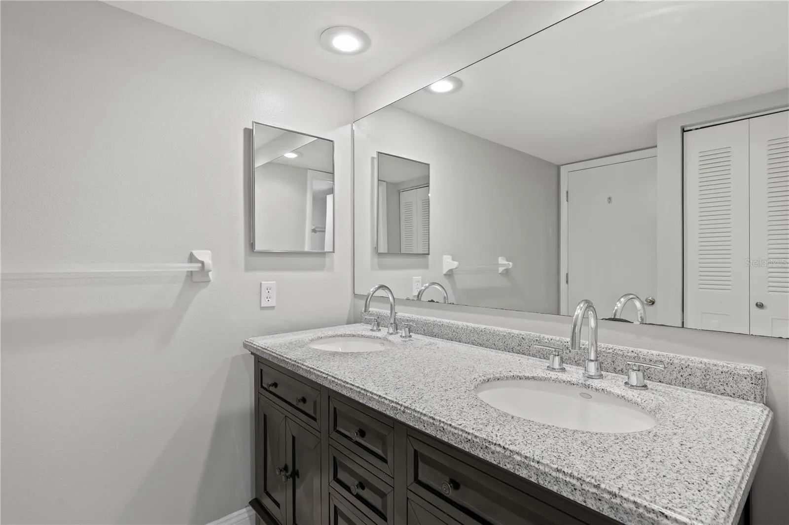 5224 CEDARBEND DR #4, #4