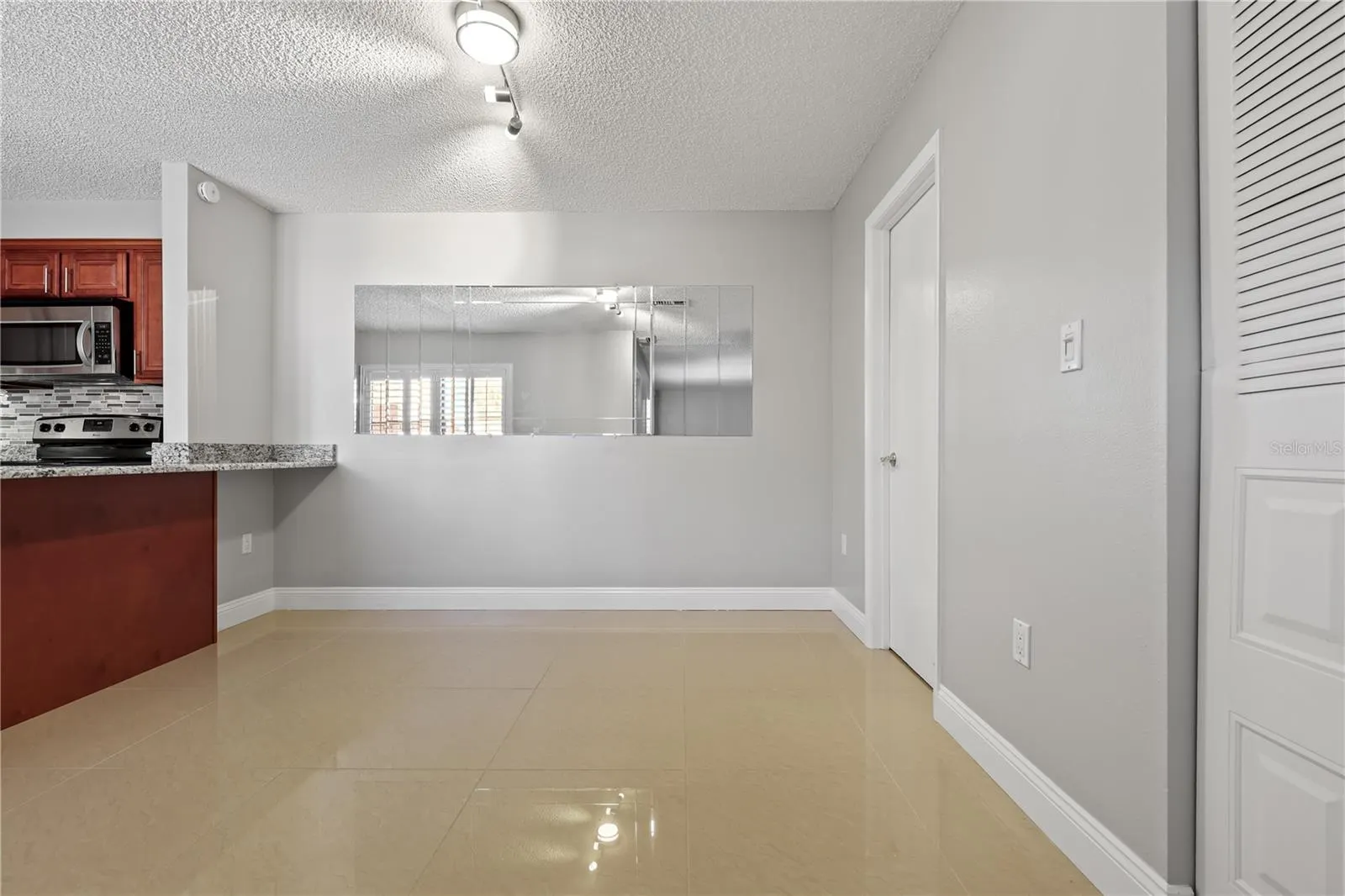 5224 CEDARBEND DR #4, #4