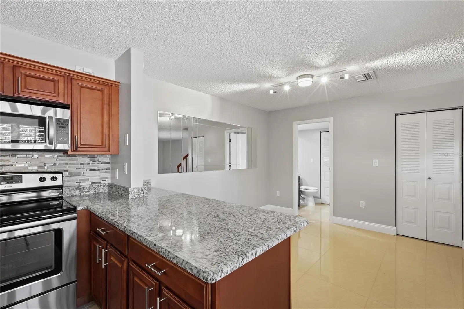 5224 CEDARBEND DR #4, #4