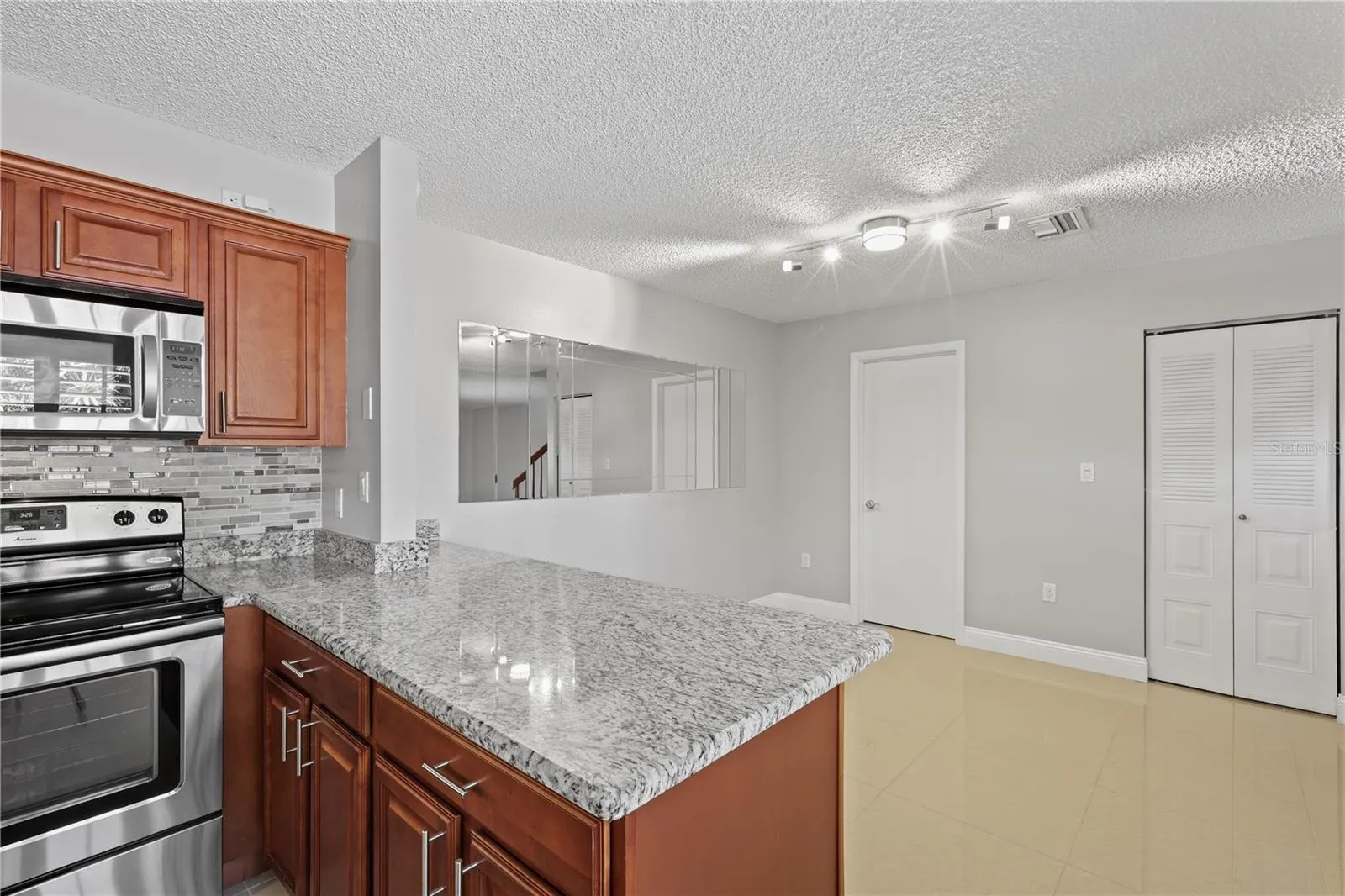 5224 CEDARBEND DR #4, #4