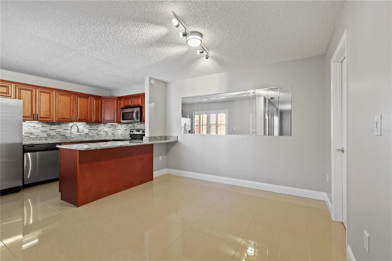 5224 CEDARBEND DR #4, #4