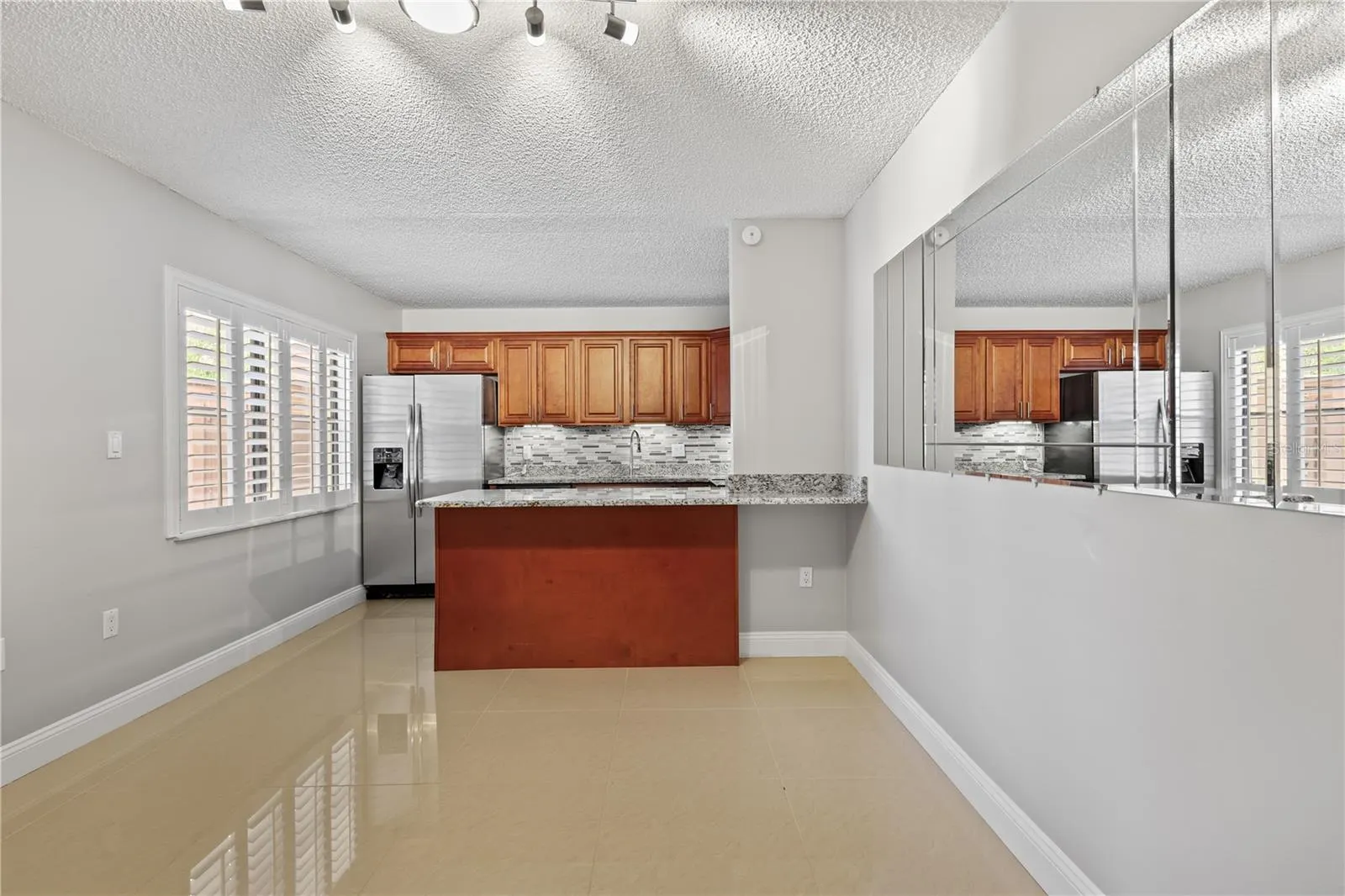 5224 CEDARBEND DR #4, #4