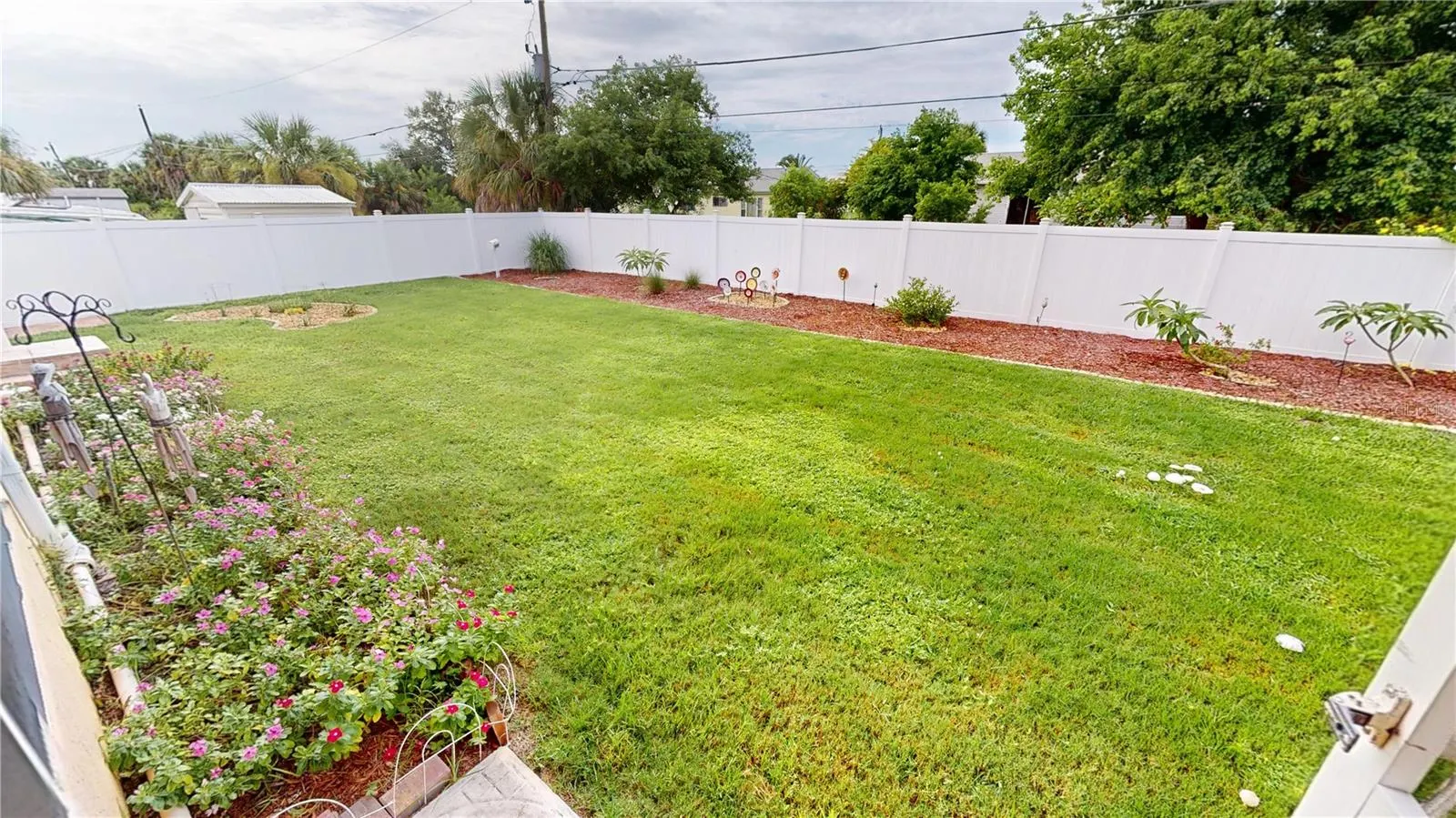 18319 ARAPAHOE CIR