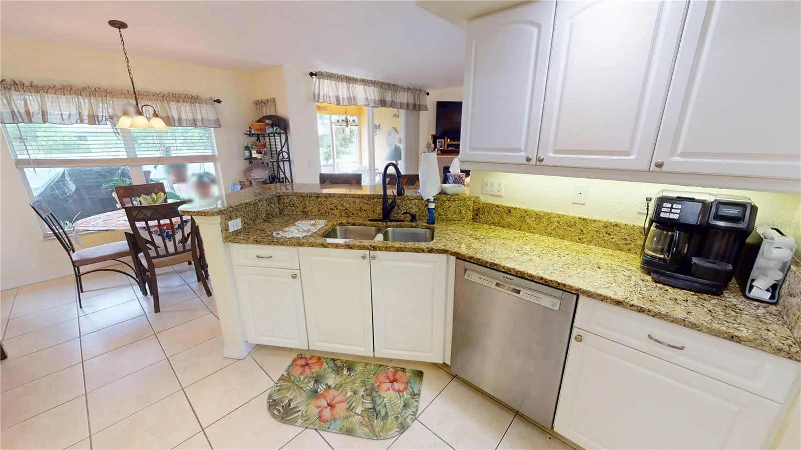 18319 ARAPAHOE CIR