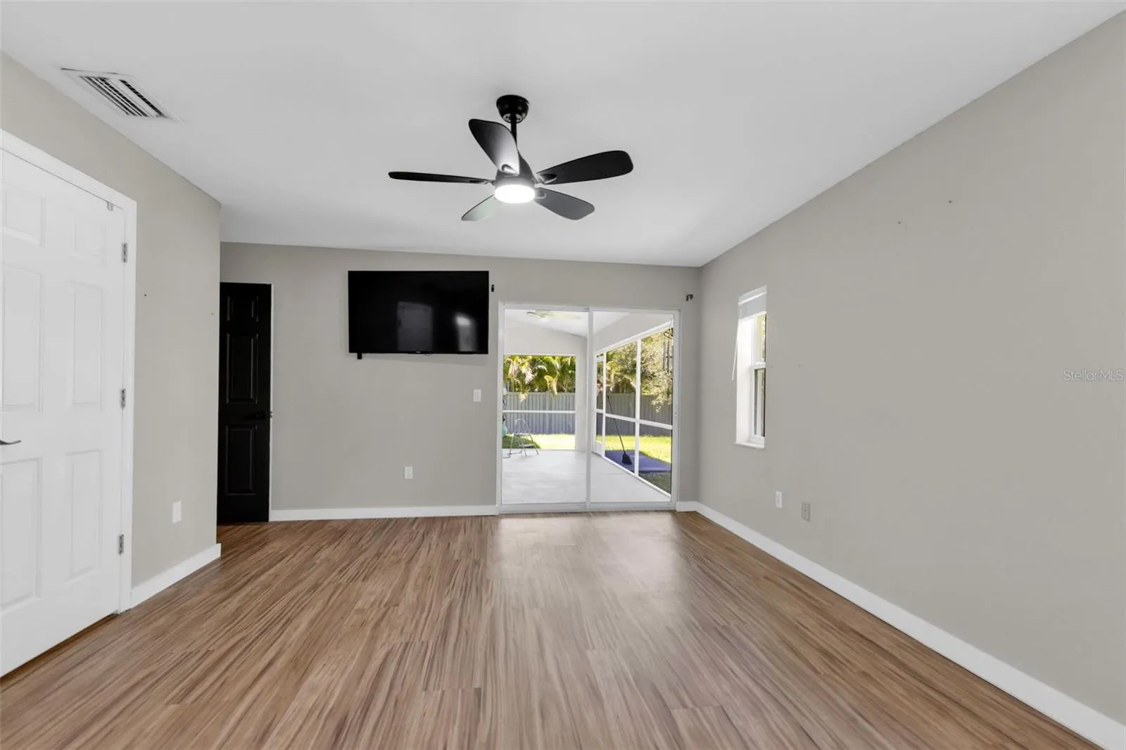 2400 SHEILA LN