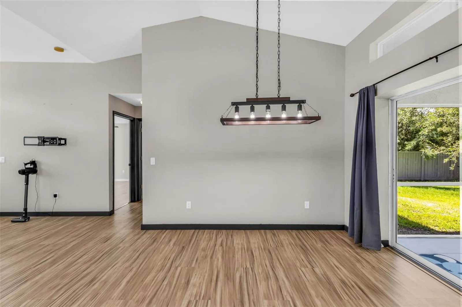 2400 SHEILA LN