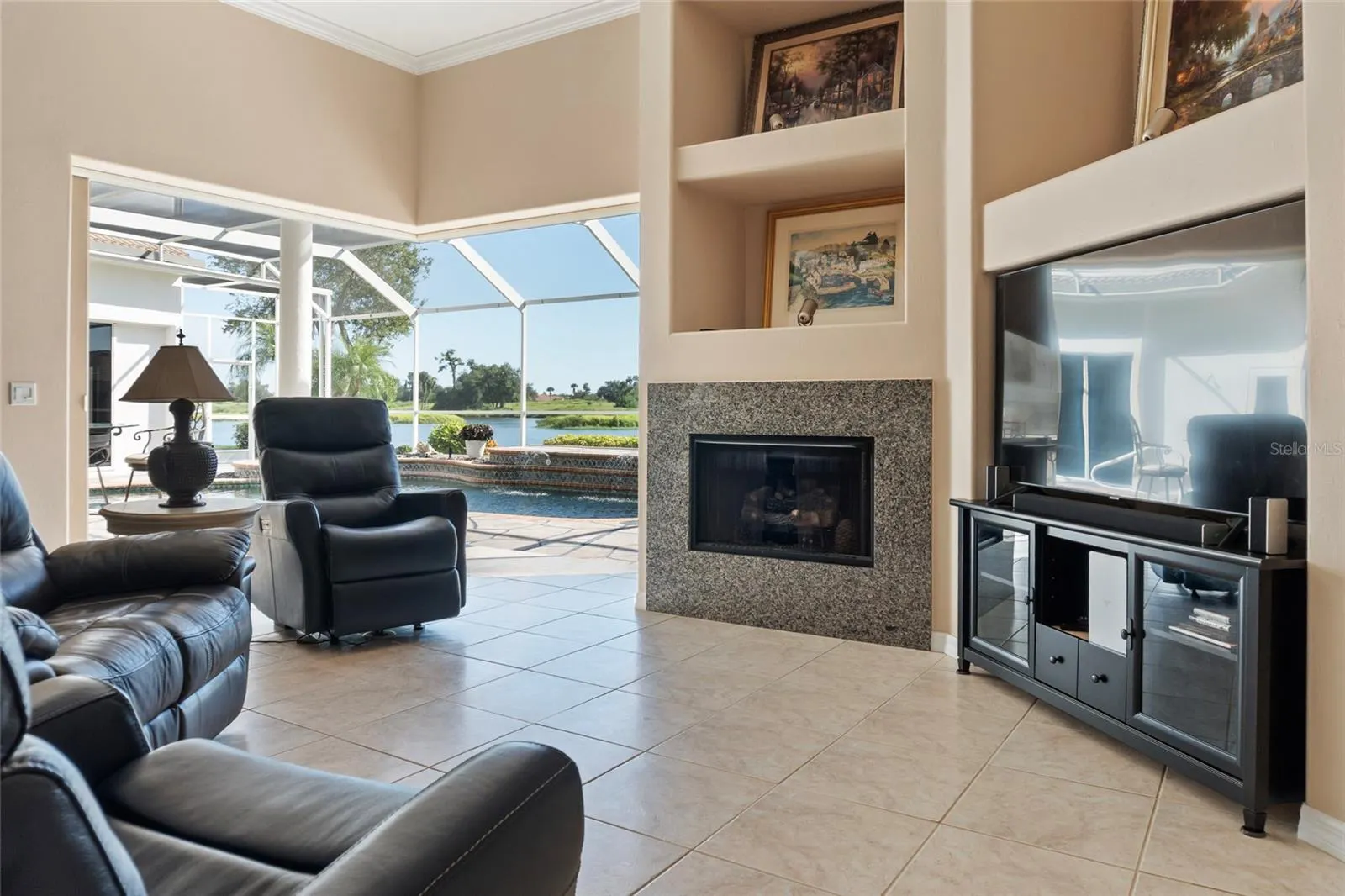 1875 CANARY PALM WAY