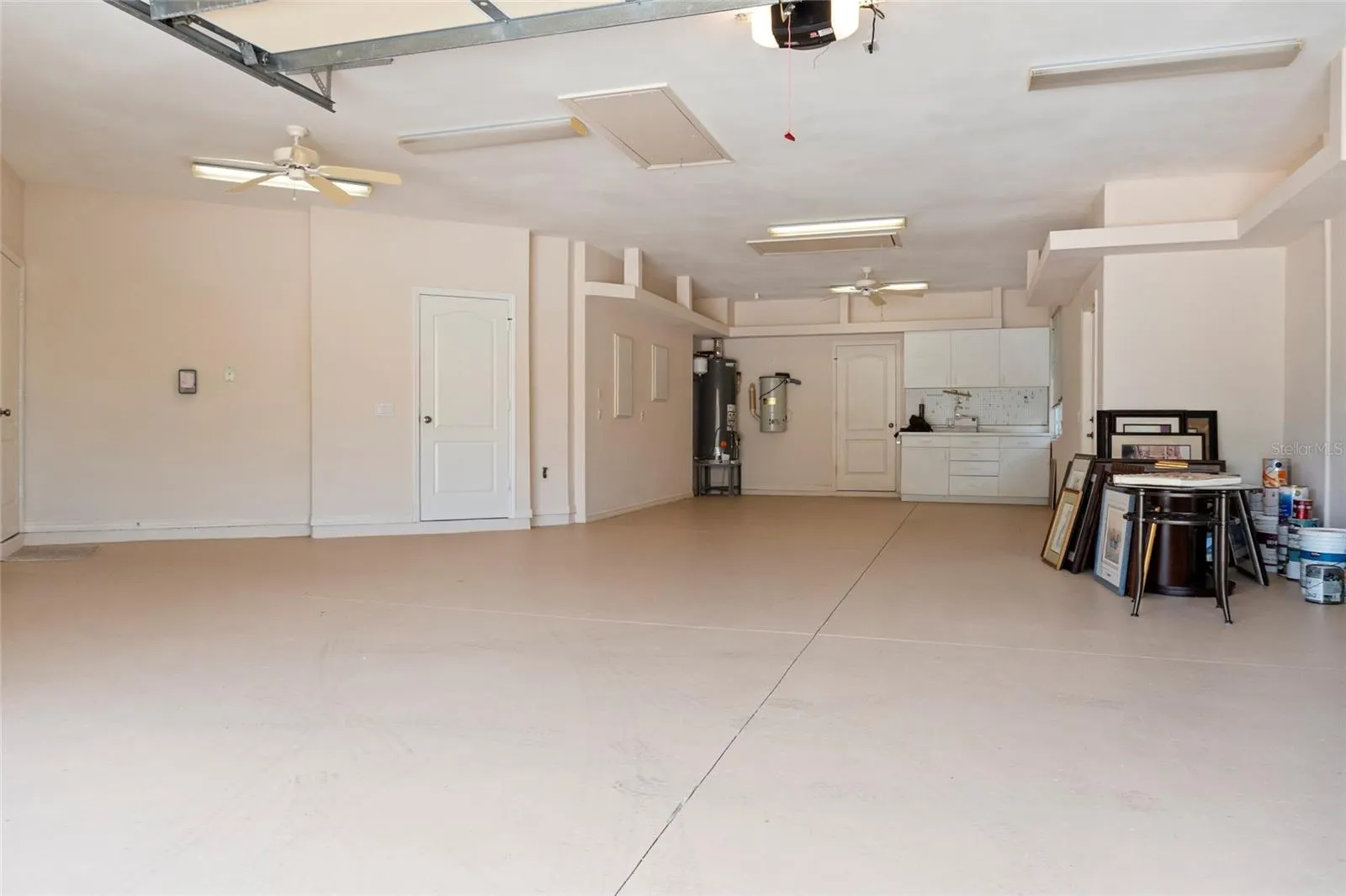 1875 CANARY PALM WAY