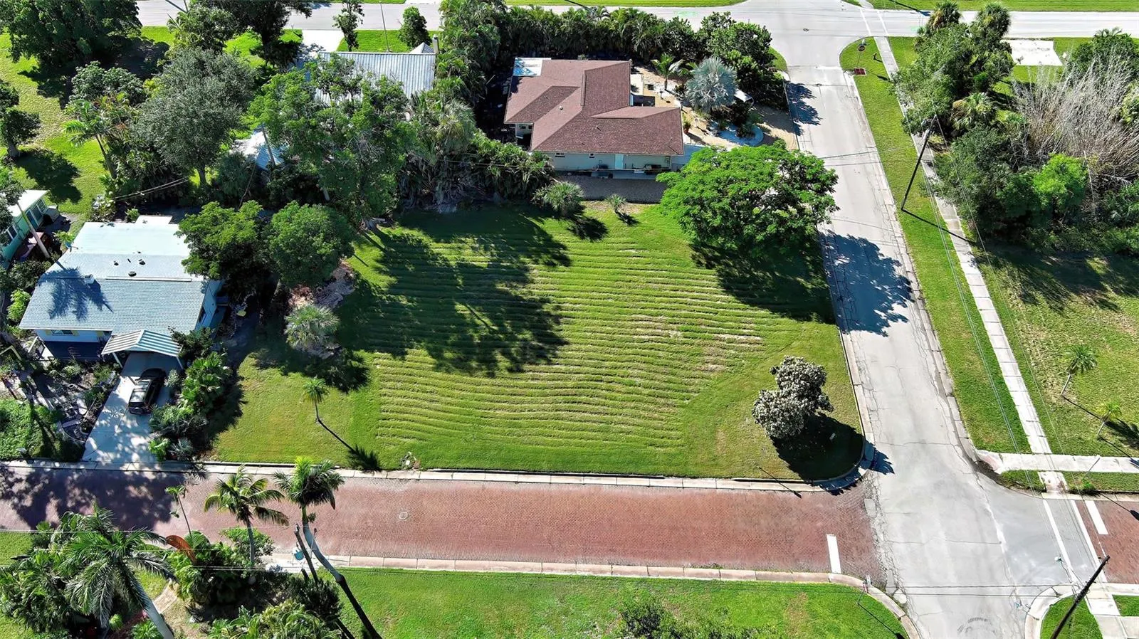 527 PALM AVE
