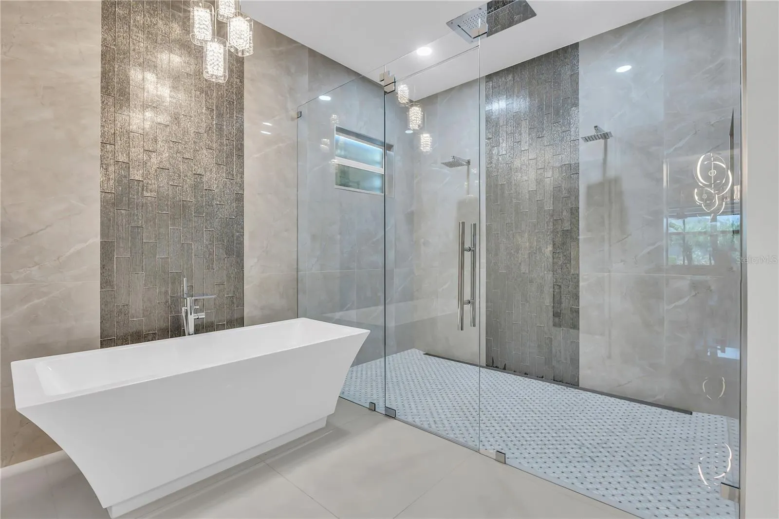 17204 BULLHORN CIR