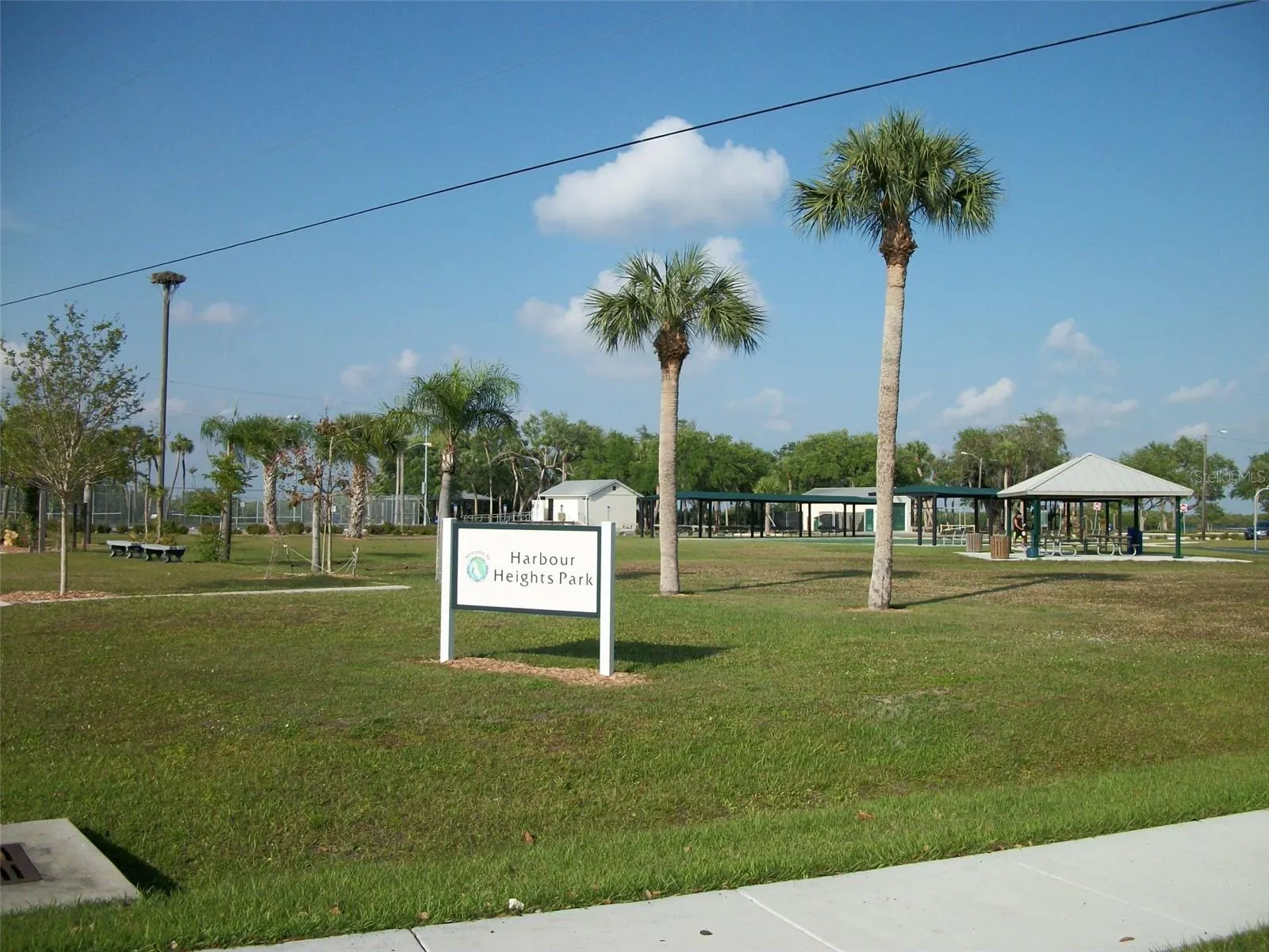 3483 DESOTO DR