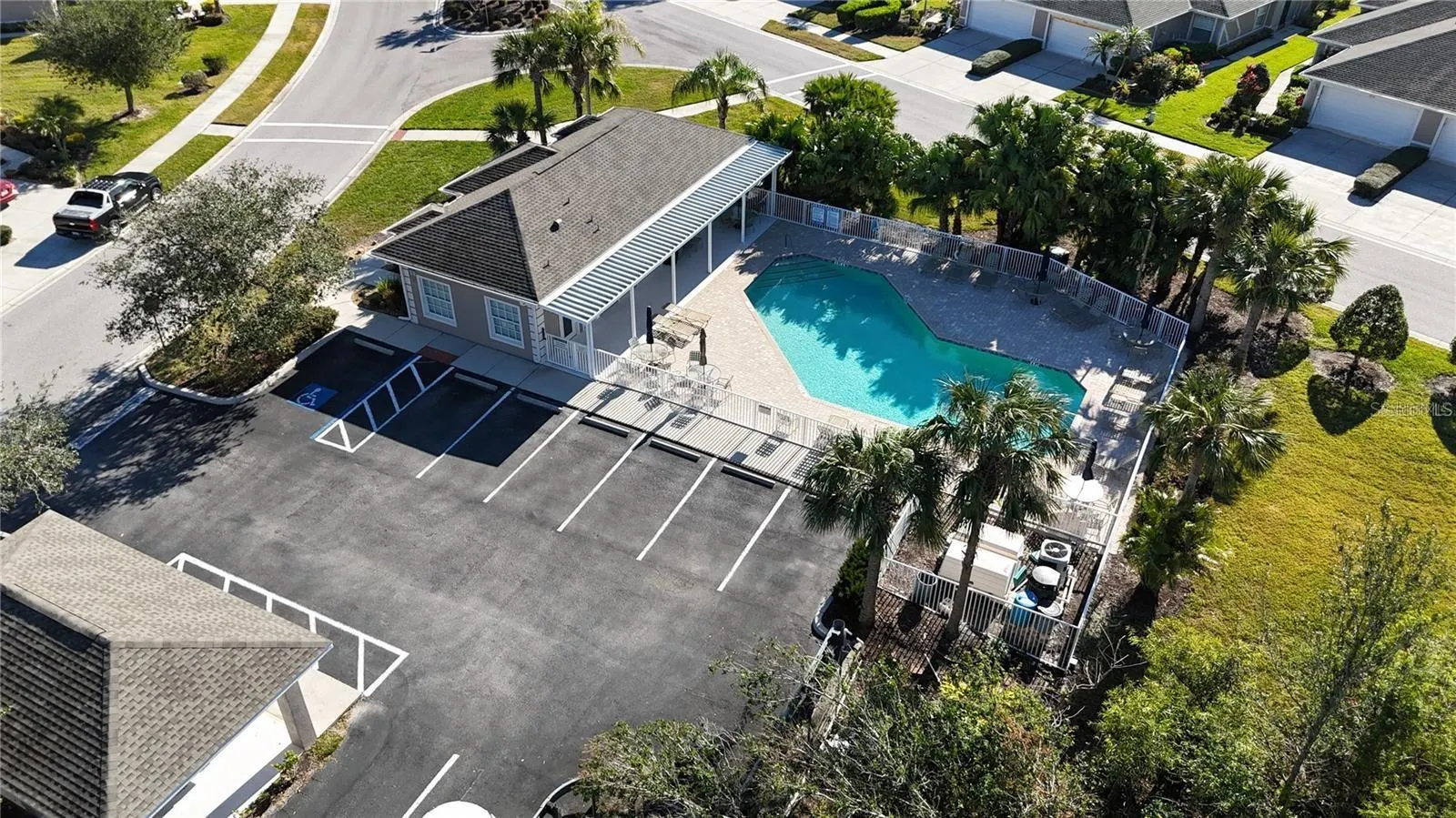 3533 LAKEWOOD BLVD