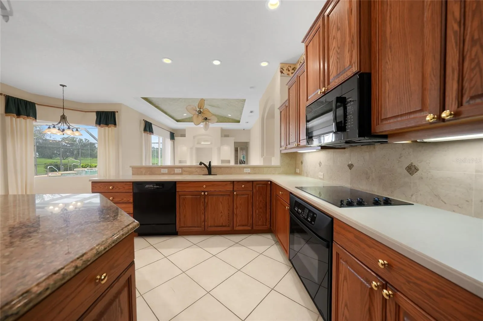 1762 QUEEN PALM WAY