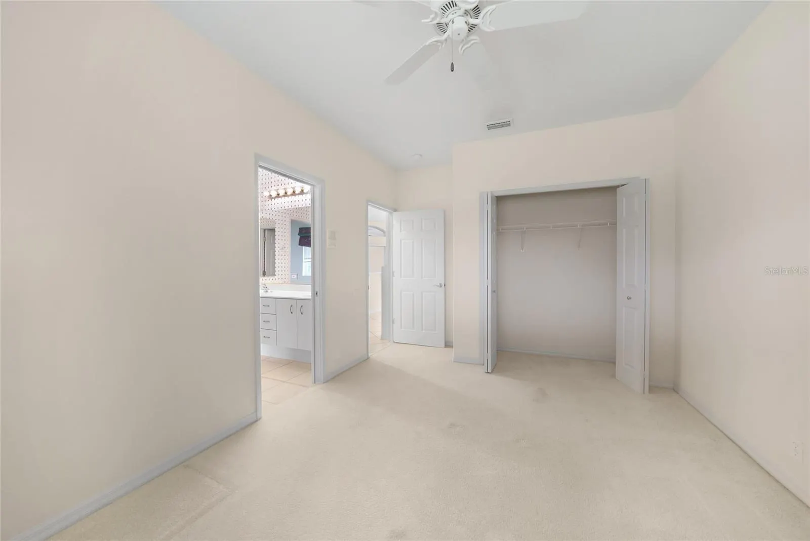 1762 QUEEN PALM WAY