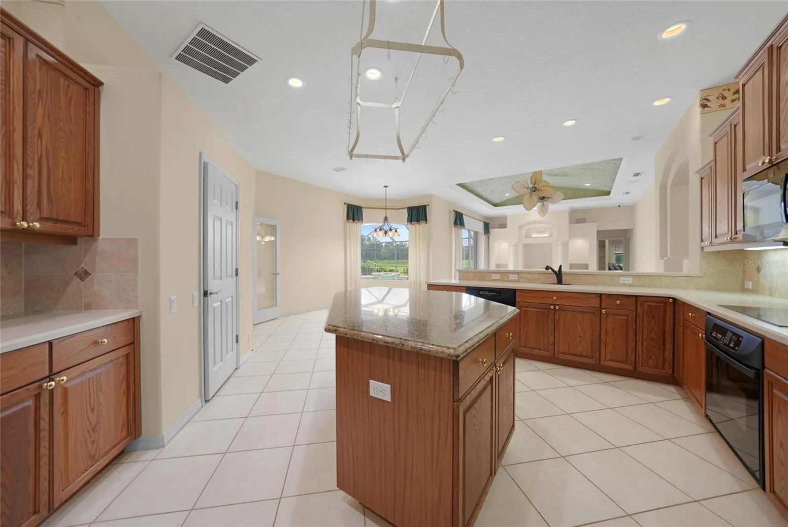 1762 QUEEN PALM WAY