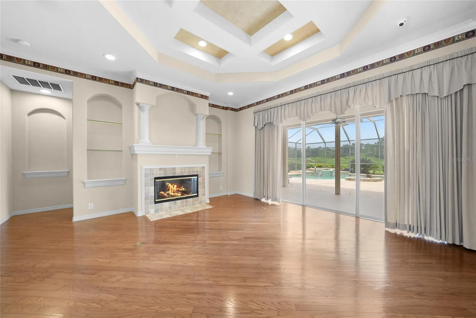 1762 QUEEN PALM WAY