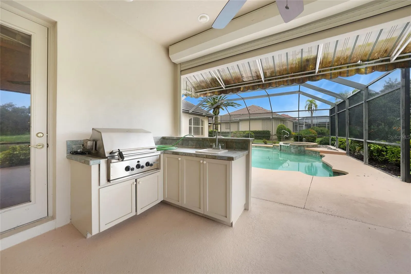 1762 QUEEN PALM WAY