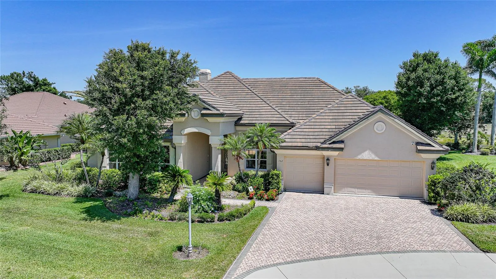 1762 QUEEN PALM WAY