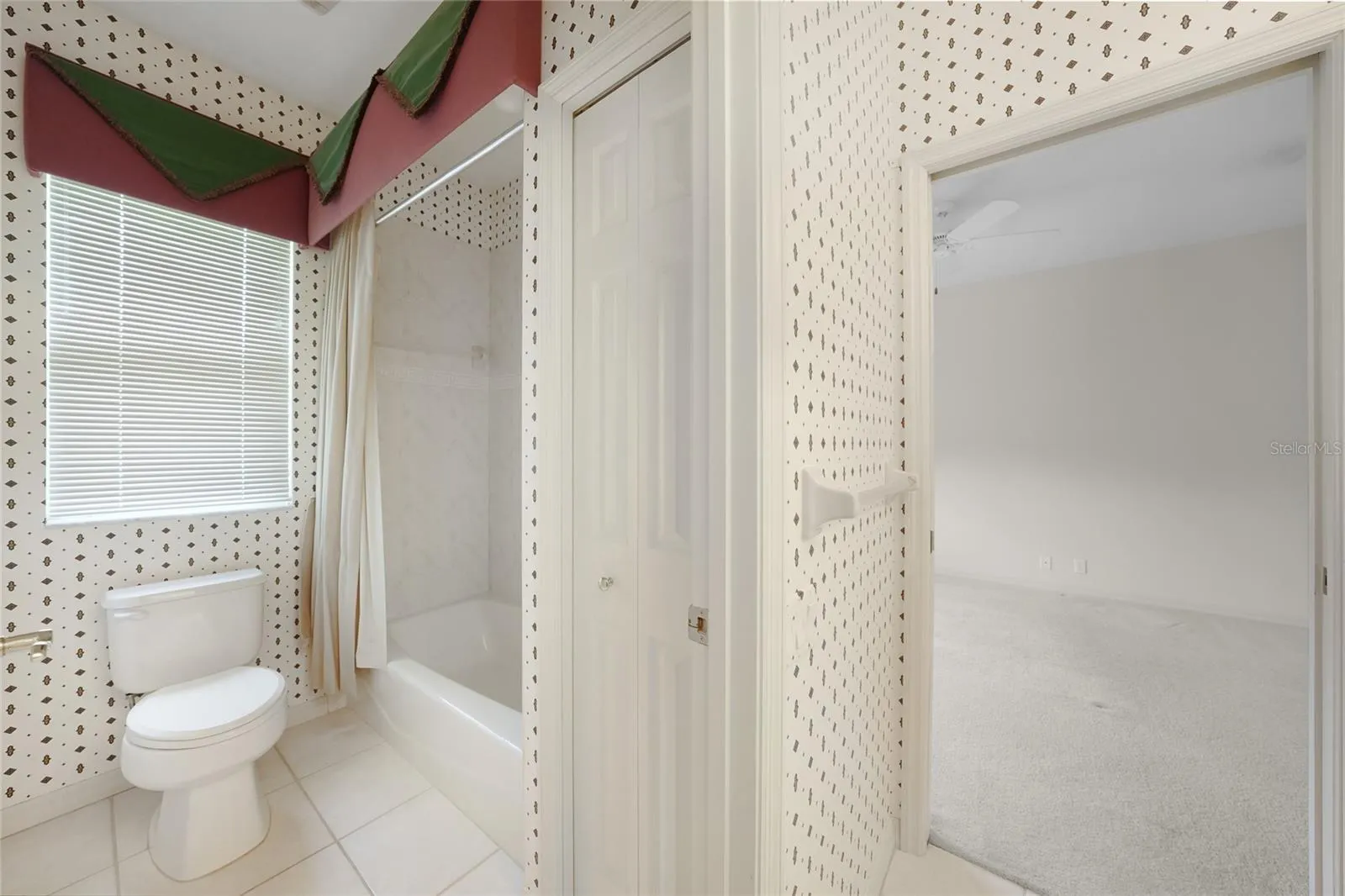 1762 QUEEN PALM WAY
