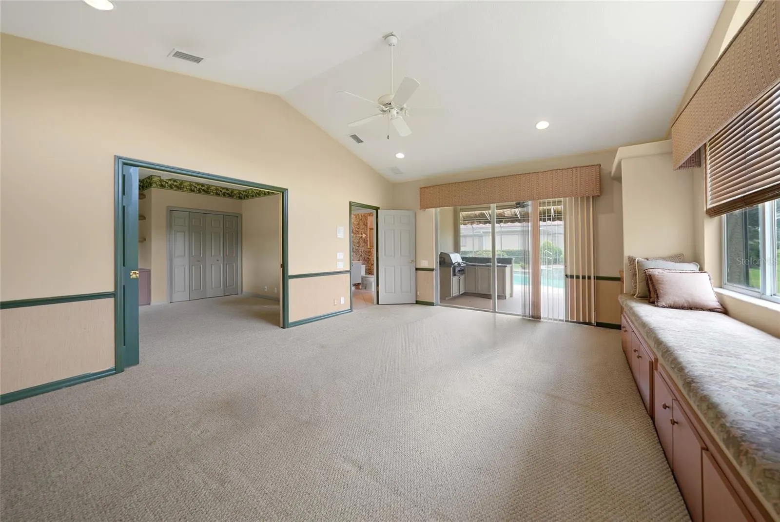 1762 QUEEN PALM WAY