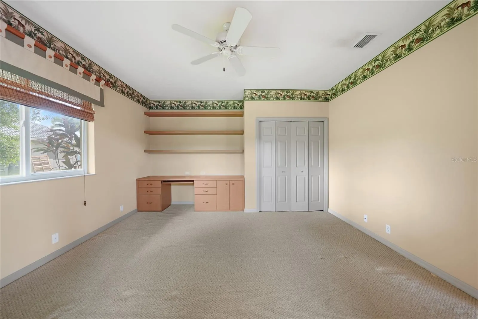 1762 QUEEN PALM WAY