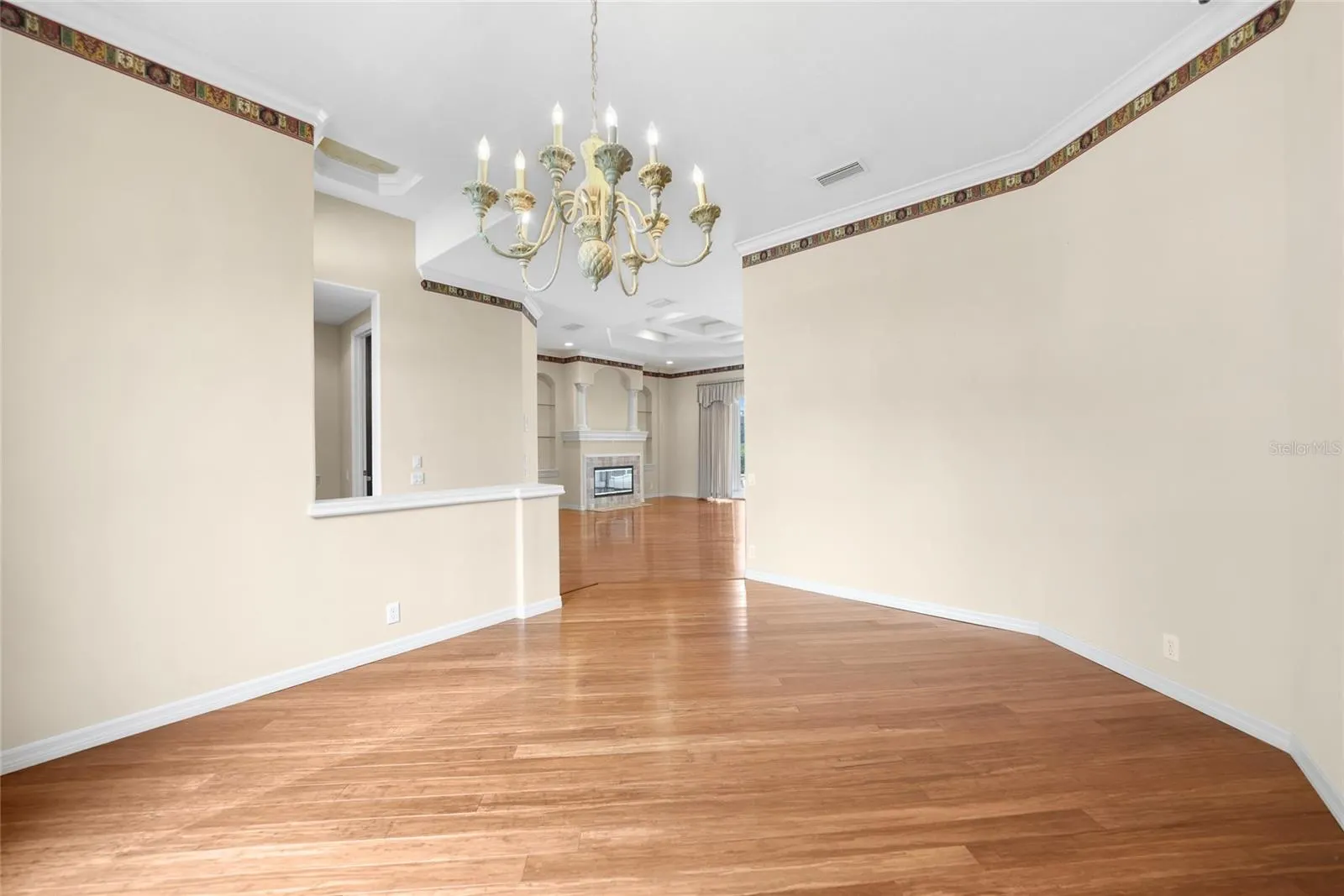 1762 QUEEN PALM WAY