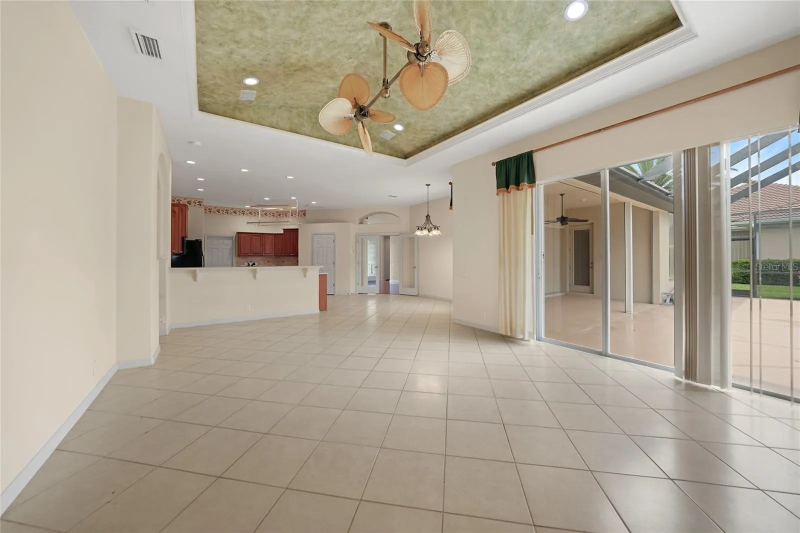 1762 QUEEN PALM WAY