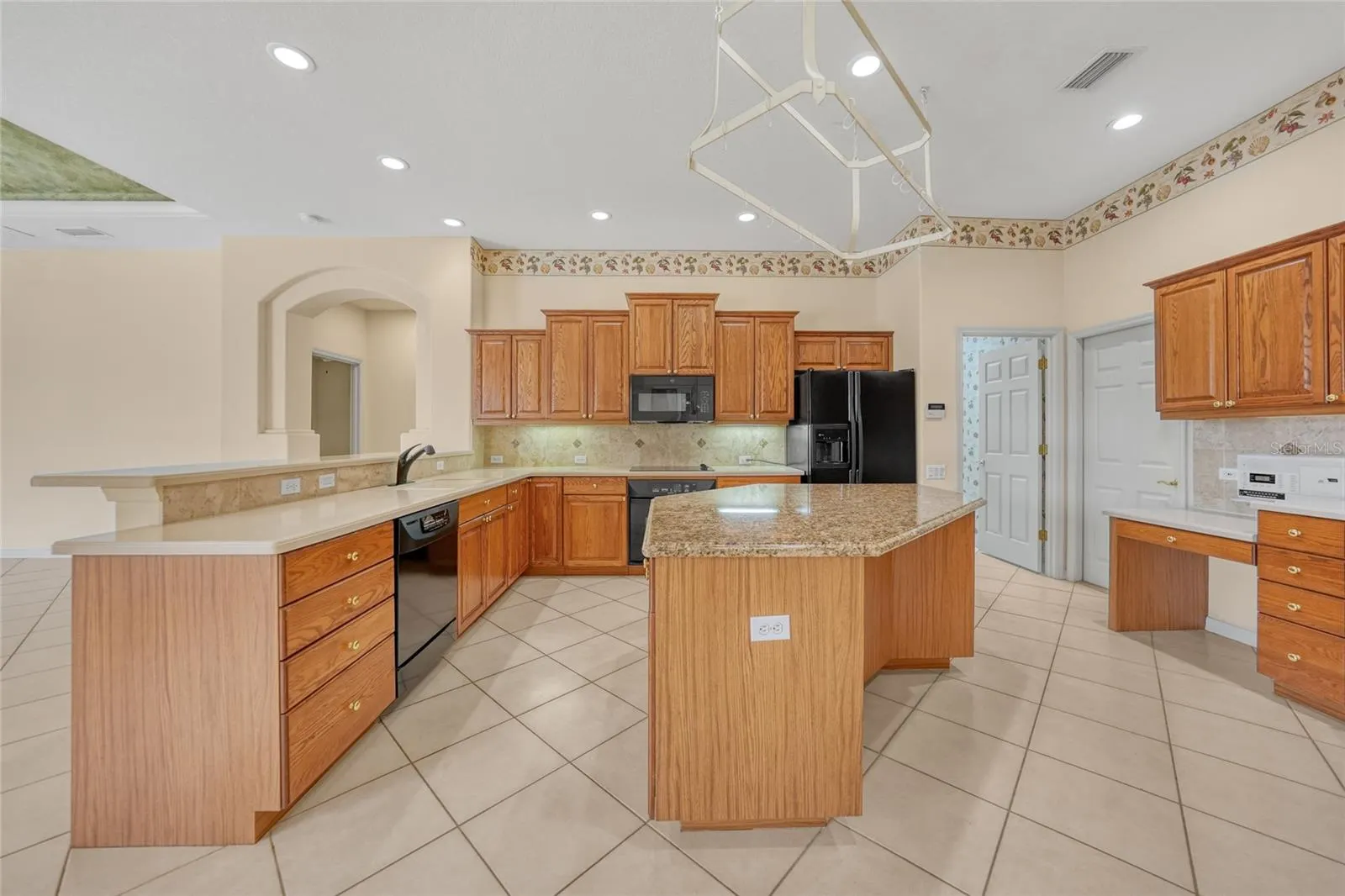 1762 QUEEN PALM WAY