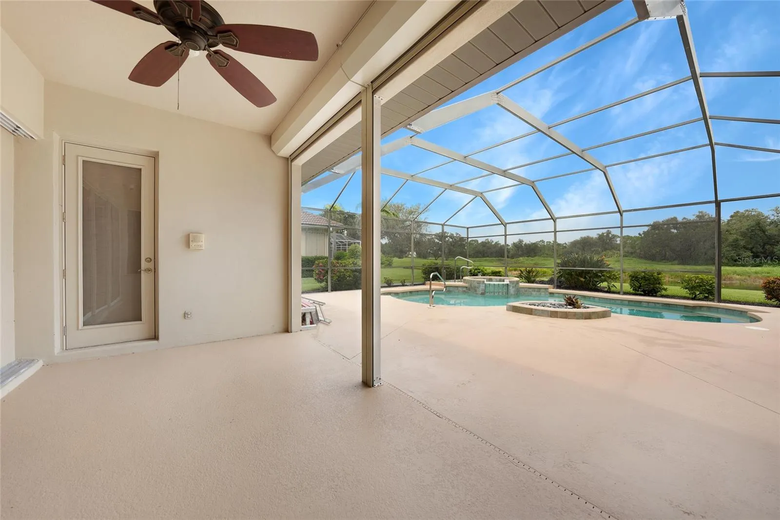 1762 QUEEN PALM WAY
