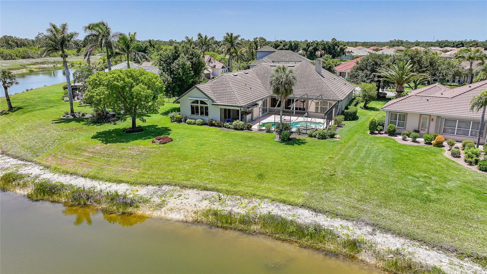 1762 QUEEN PALM WAY