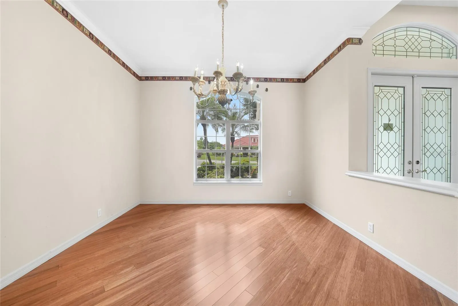 1762 QUEEN PALM WAY