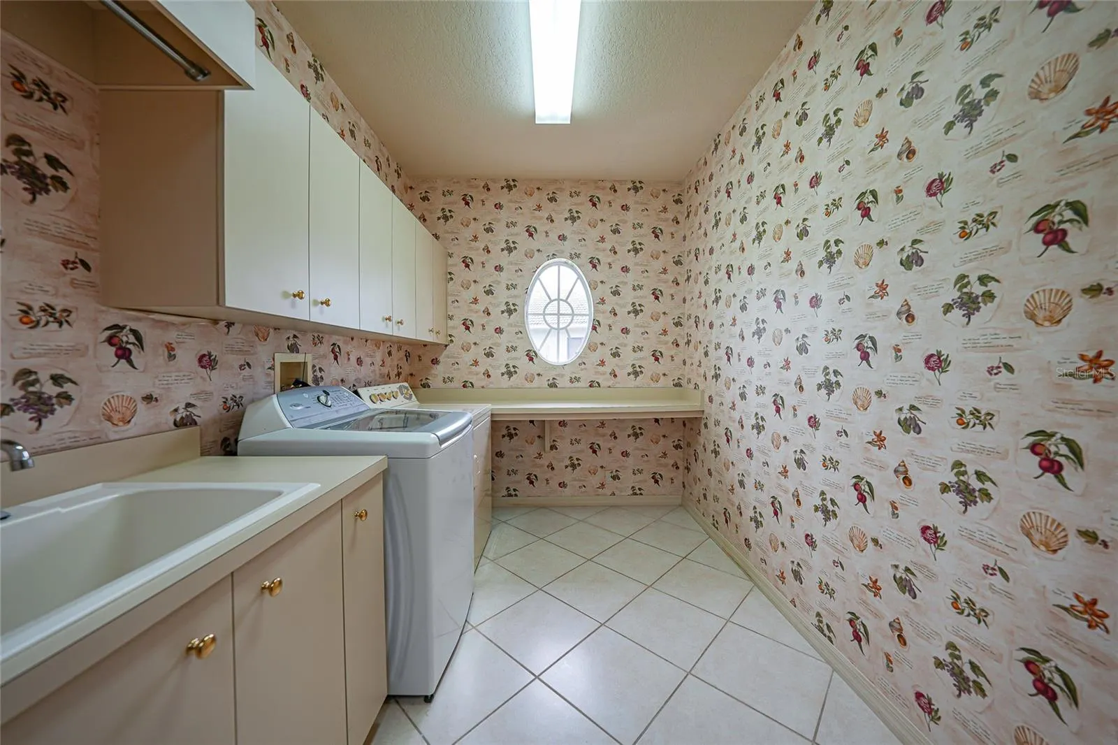 1762 QUEEN PALM WAY