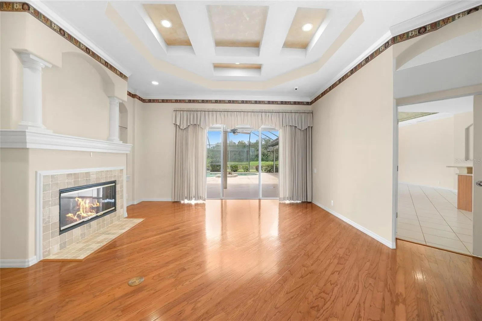 1762 QUEEN PALM WAY