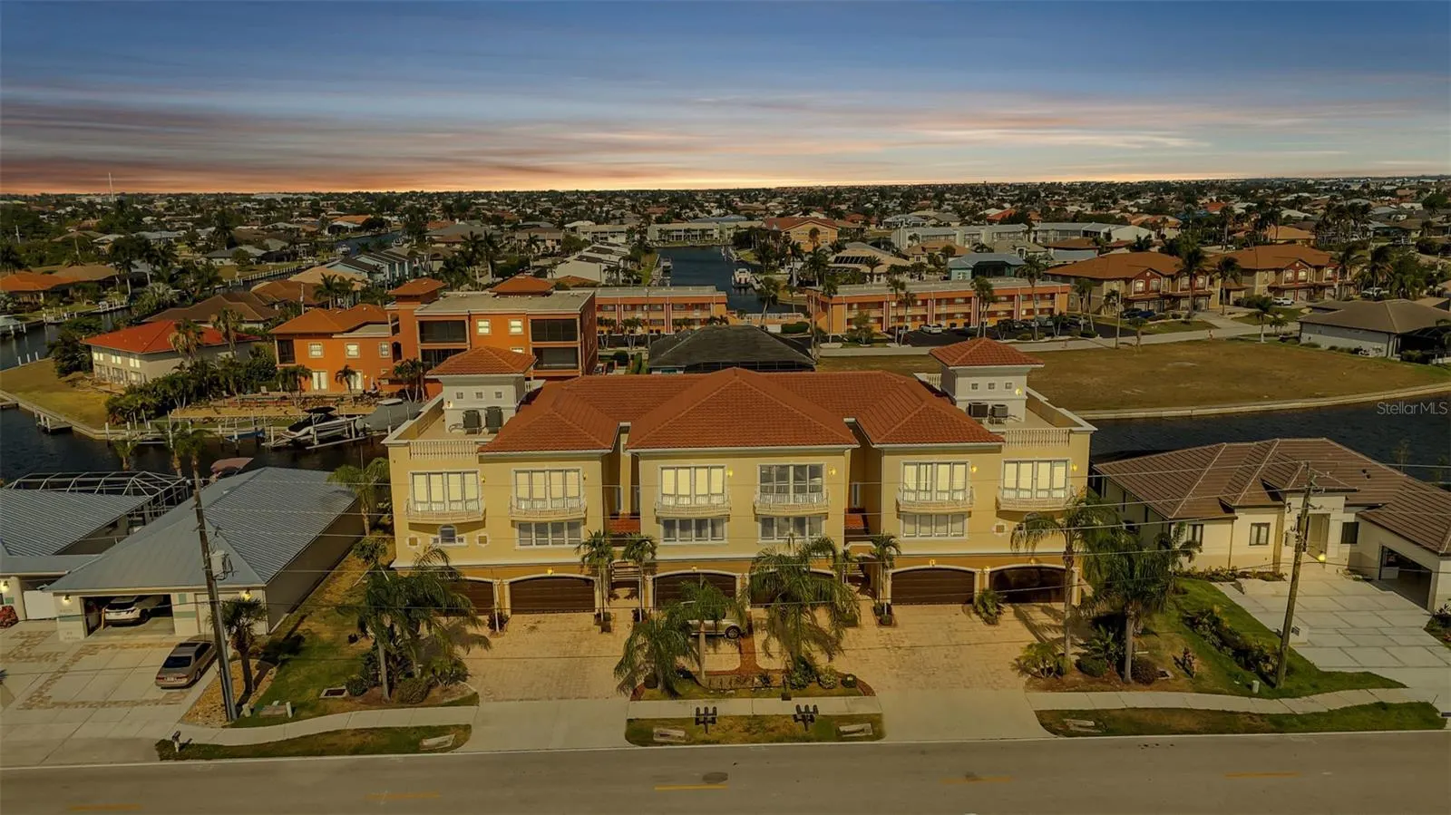 2522 MAGDALINA DR #2522, #2522