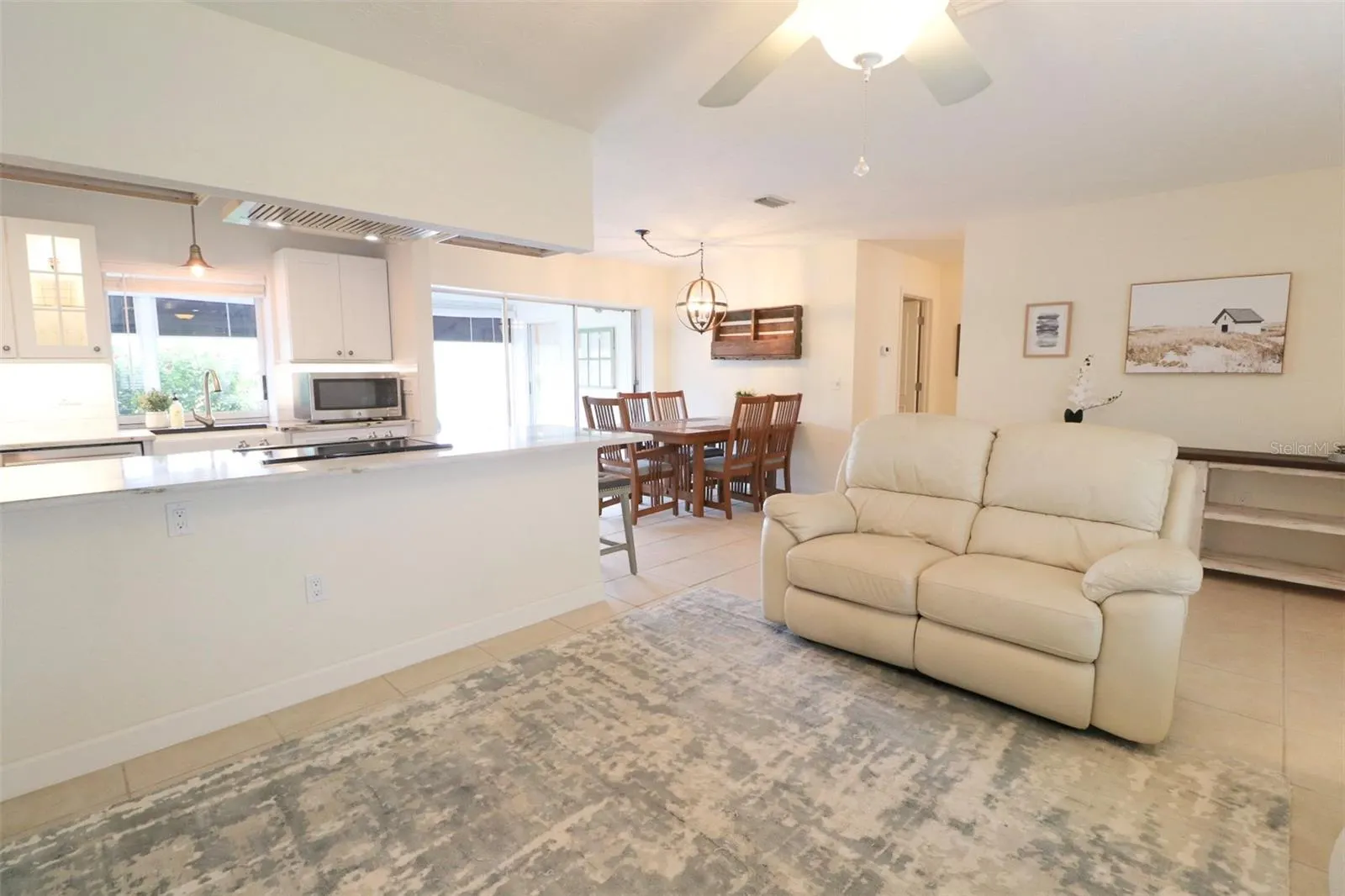4 CASA RIO DR