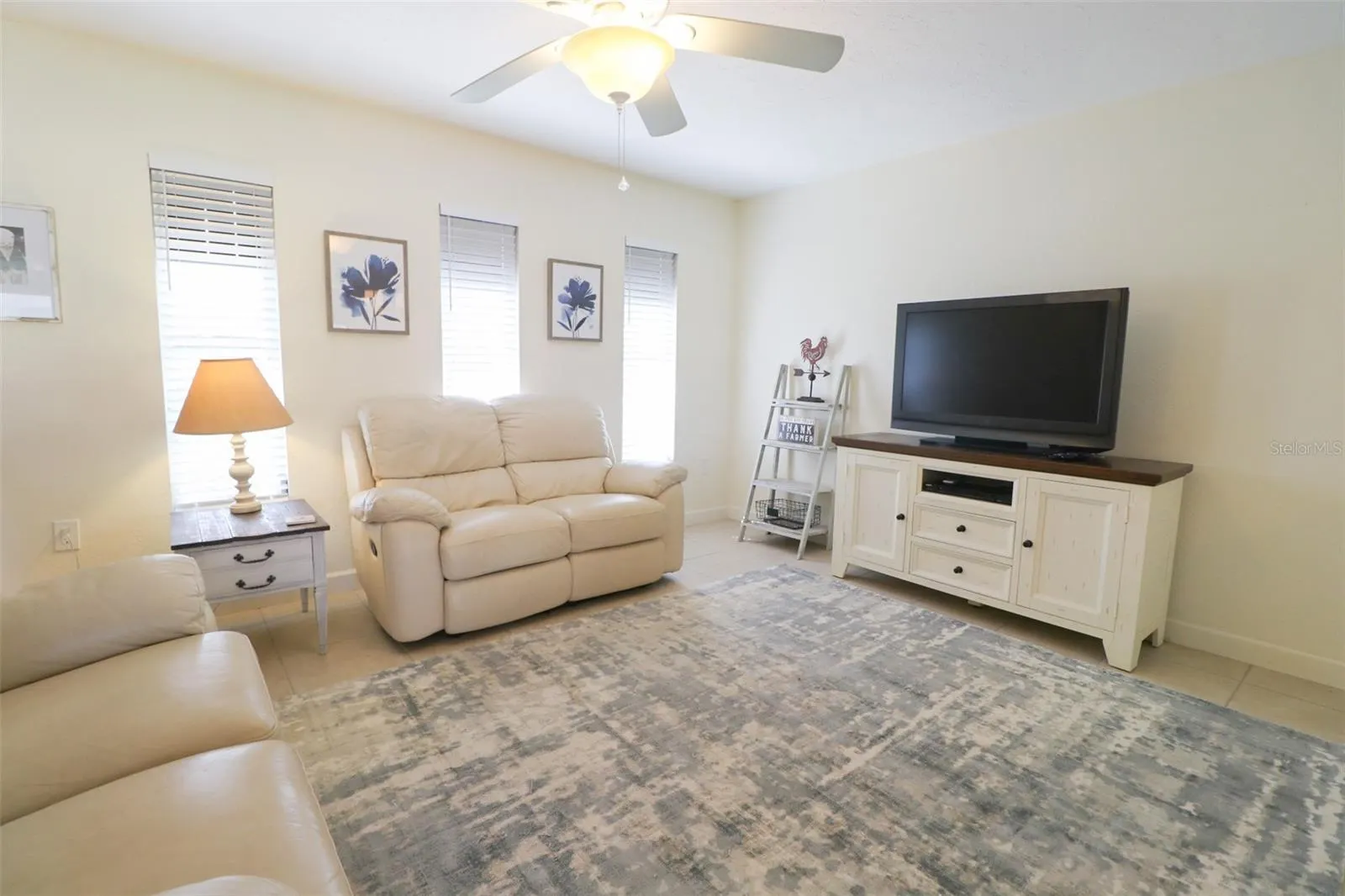 4 CASA RIO DR