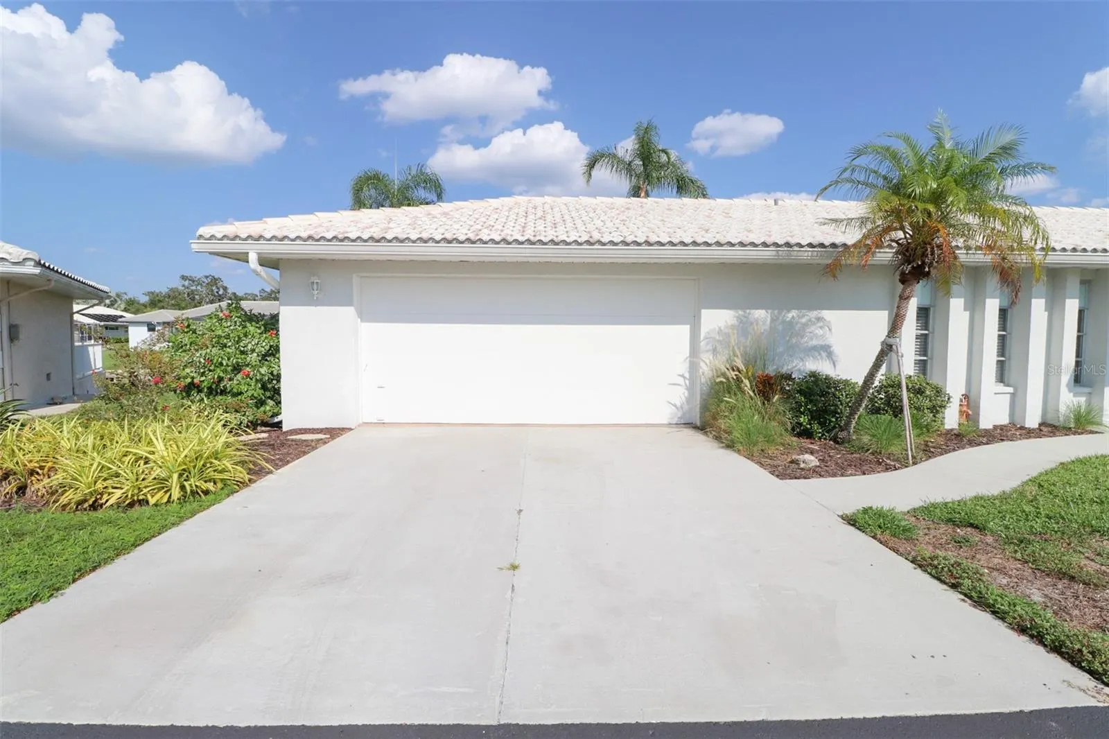 4 CASA RIO DR